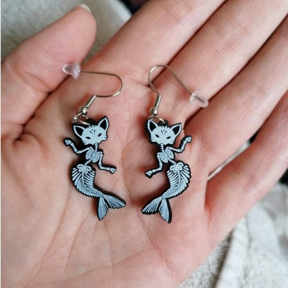 🧿 2 for $25 🧿 Spooky Lil' Skeletal Mermaid Kittens Dangle Earrings - Picture 5 of 10